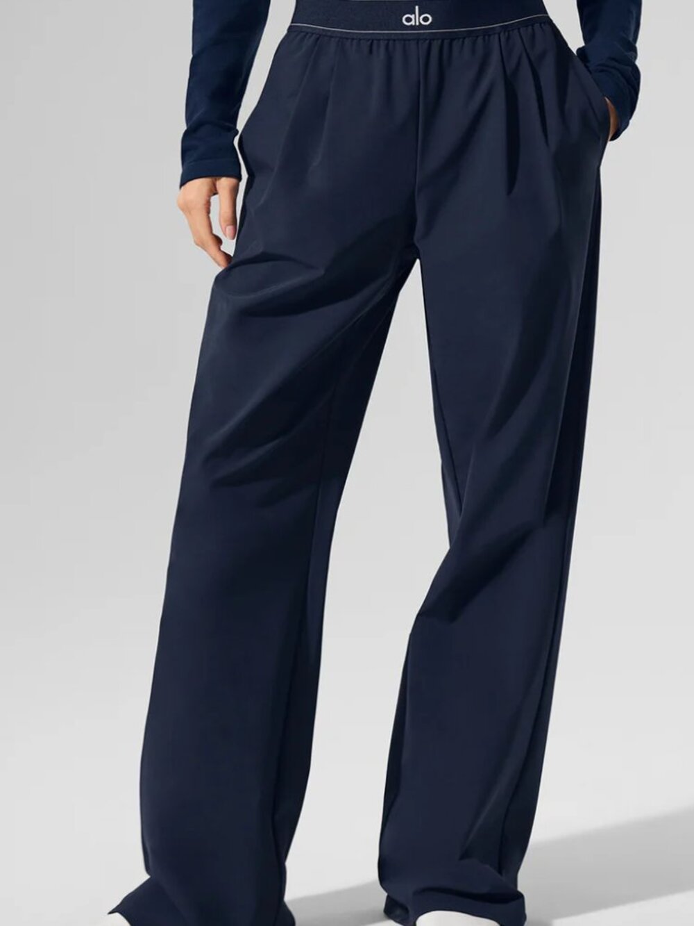 ⛵ NWT Alo Yoga Suit Up Trouser Navy ✨ Classic Wide Leg Pants 30" | Preppy Casual - Picture 9 of 9